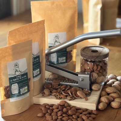 Almendras crudas con piel ecológicas regenerativas. Variedad marcona